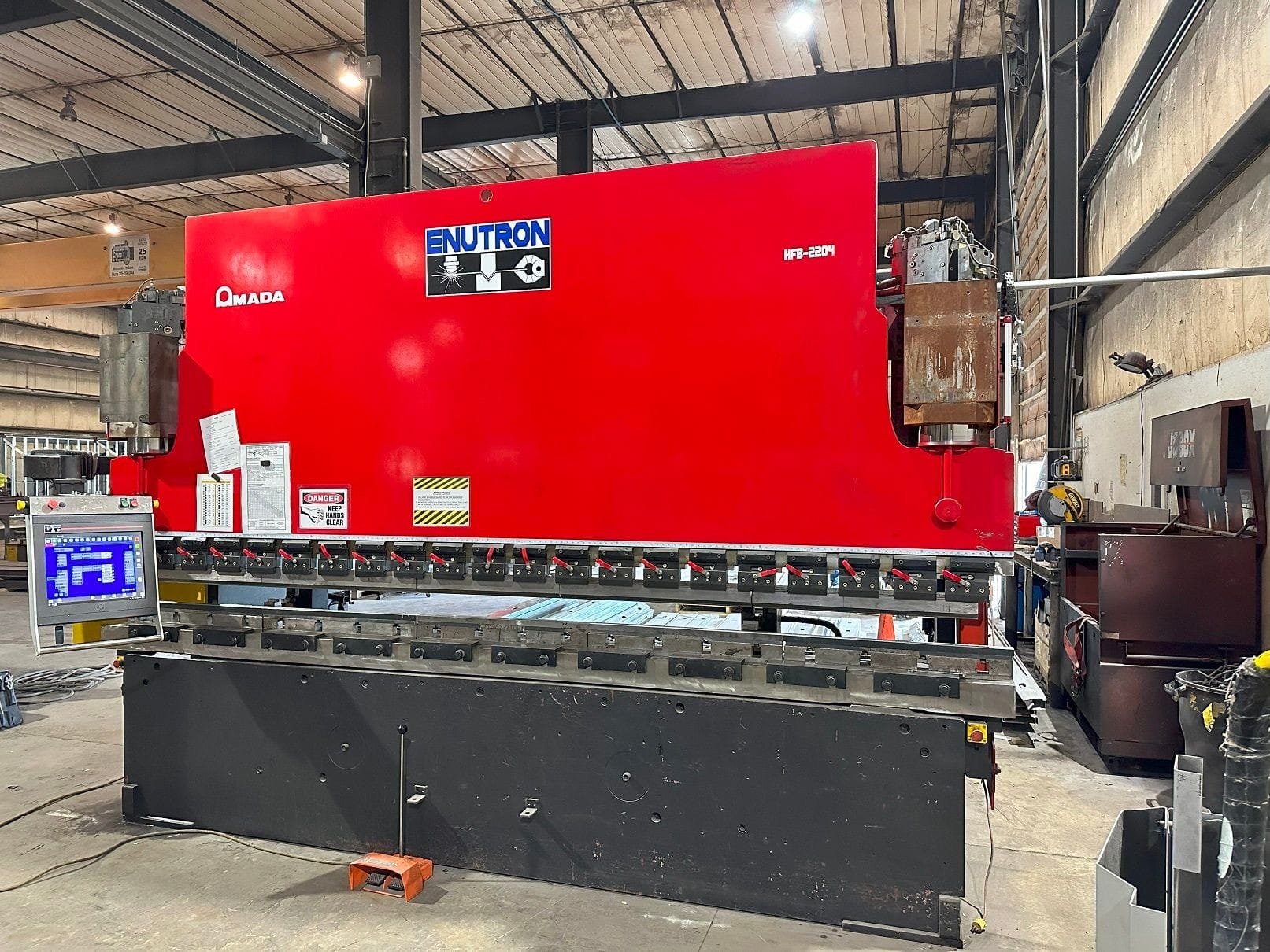 ENUTRON provides complete control retrofit solutions for Amada press brake machinery. Our popular Enu660T features multi-axes control and graphical programming.