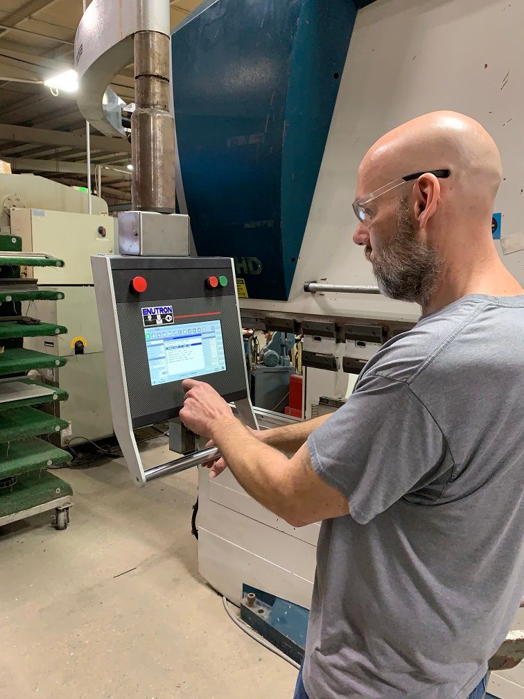 ENUTRON offers the Enu630T CNC control for ADIRA press brakes. Multi-axes CNC press brake control with tooling and program libraries. Simple programming.